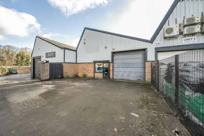 M1 J5 Business Unit 3550 sq ft Office Showroom Warehouse