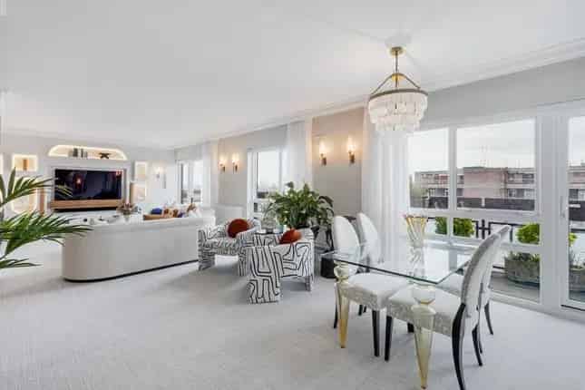 Primrose Hill 3-Bed Apartment Stunning Views Balcony Parking
