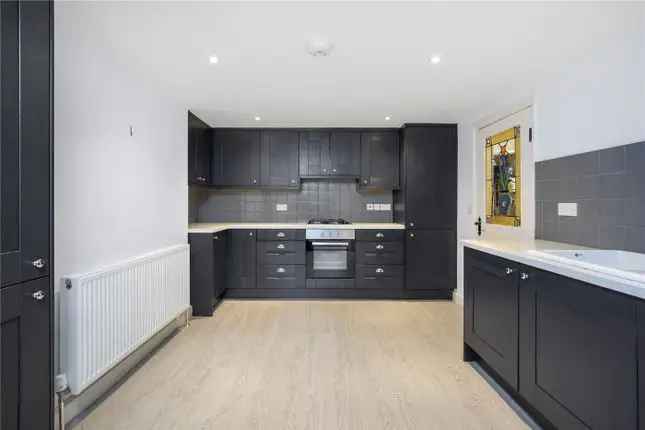 Terraced house to rent in Bingham Street, London N1