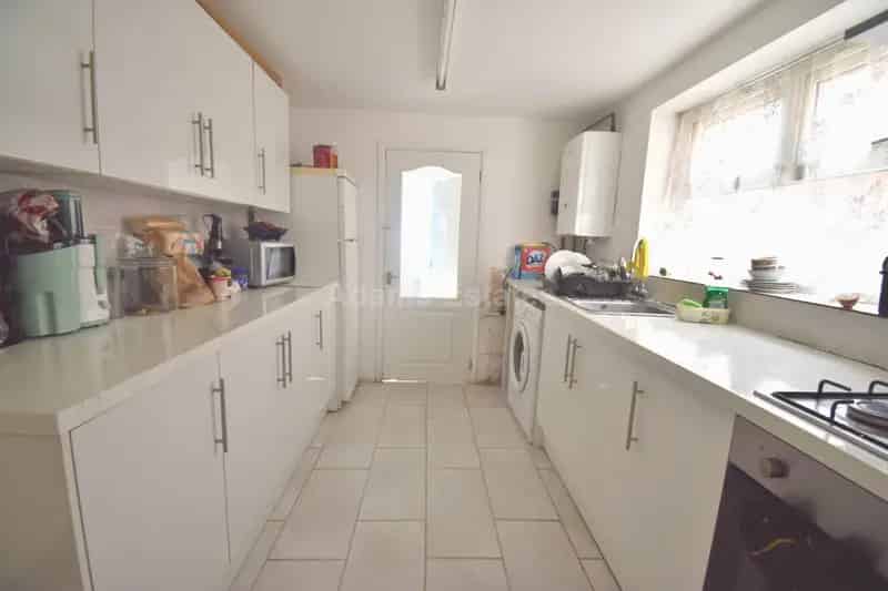 3 Bedroom Victorian Terraced House To Rent