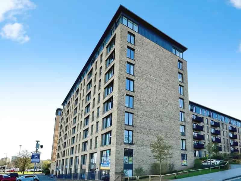2 Bedroom Family Flat to Rent - Parking Available