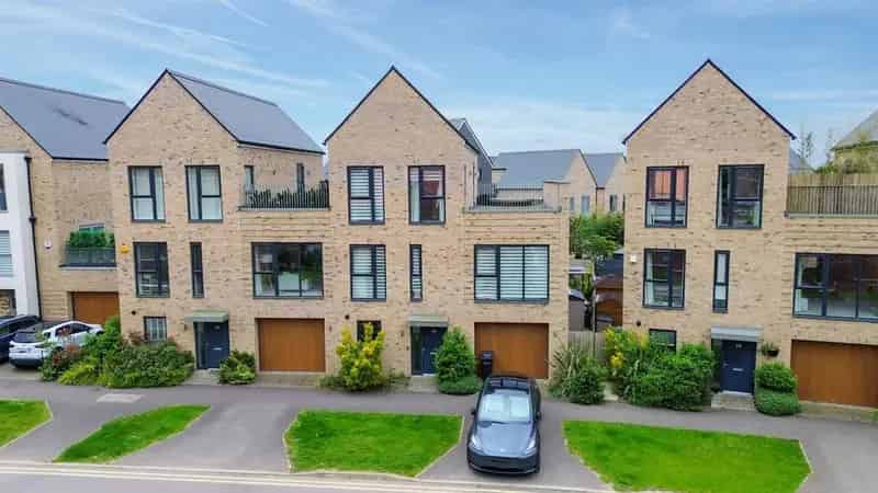 4 Bedroom Semi Detached House for Sale in Beaulieu Keep Chelmsford