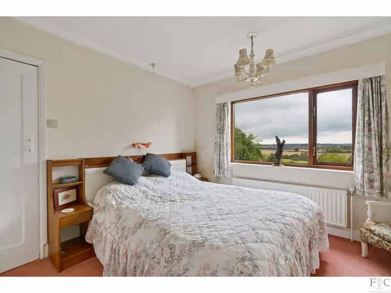 4 Bedroom Detached House with Garages and Workshops
