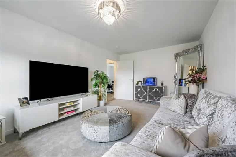 4 Bed Detached House Near Duloch Park