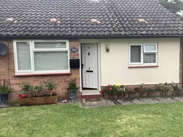 One Bed Bungalow Near Shops and Town Centre