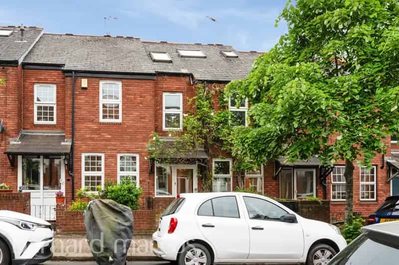 3-Bedroom House near Clapham Junction  - Spacious Family Home