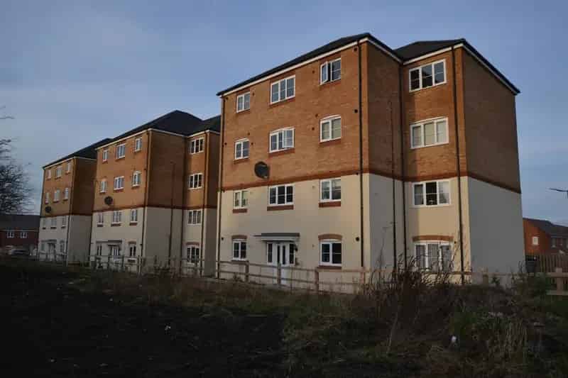 2 Bedroom Flat For Sale Modern Apartment with Allocated Parking