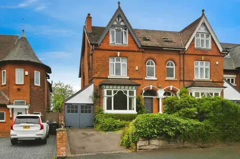 5 Bedroom Semi Detached House For Sale