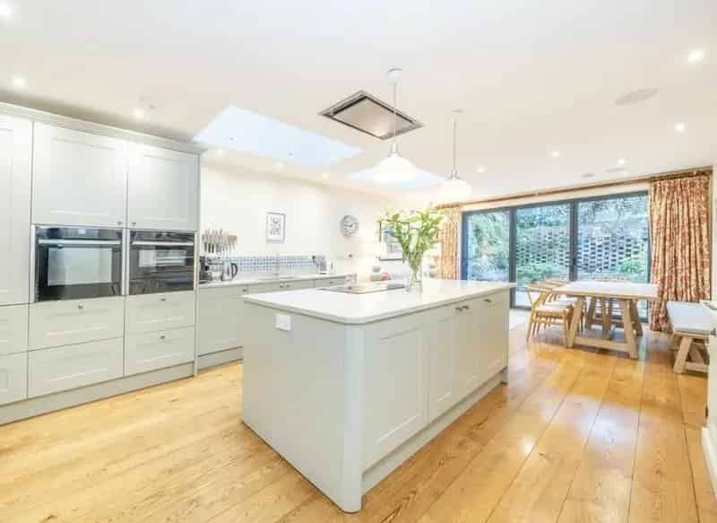 Refurbished 4-Bedroom House Near Clapham Brixton