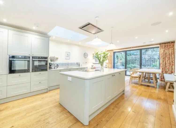 4-Bedroom House in Clapham Brixton Area