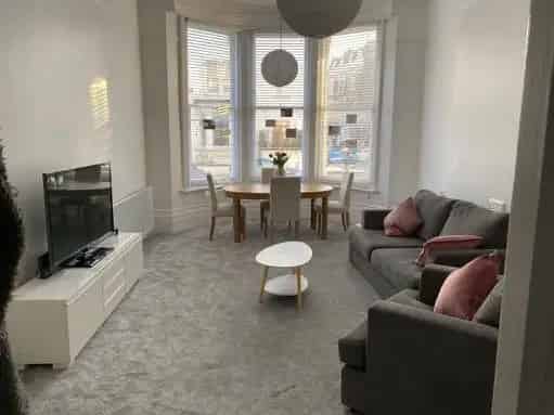 One Bedroom Flat Near Olympia and Shepherds Bush