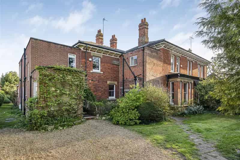 6 Bedroom Semi Detached House to Rent