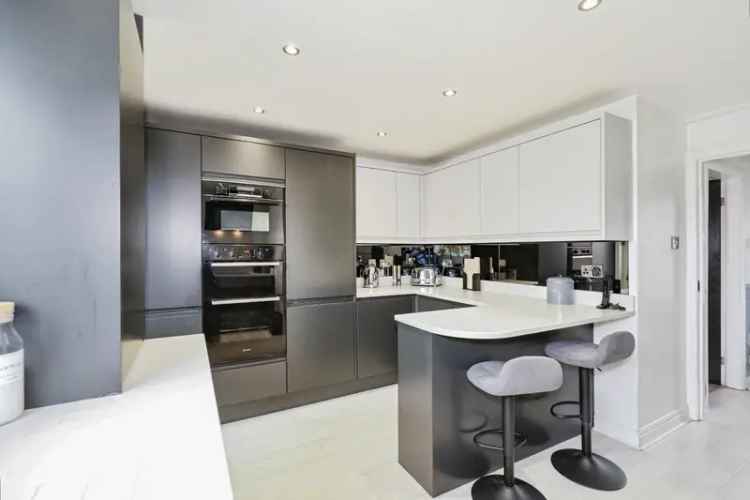 4 Bedroom End Terrace House For Sale