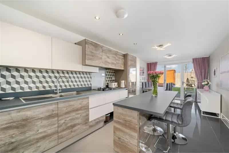 4 Bed Detached House with 1 Reception Room Cairneyhill