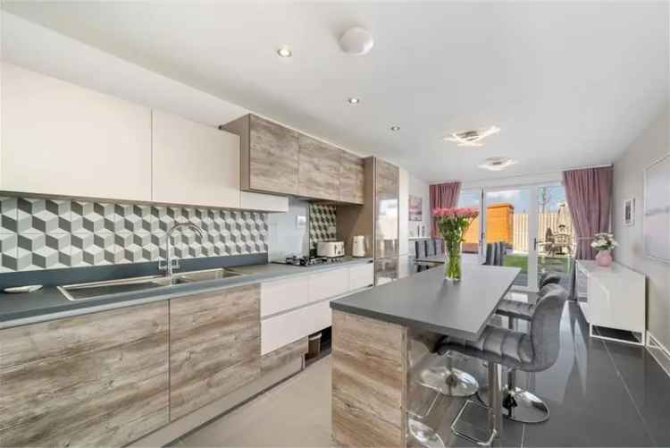 4 Bed Detached House with 1 Reception Room Cairneyhill
