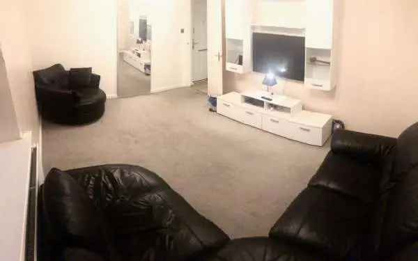 Flat For Rent in Mole Valley, England