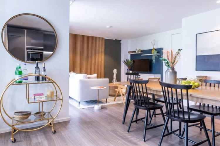 Stunning Wandsworth Apartment in Aurora Development