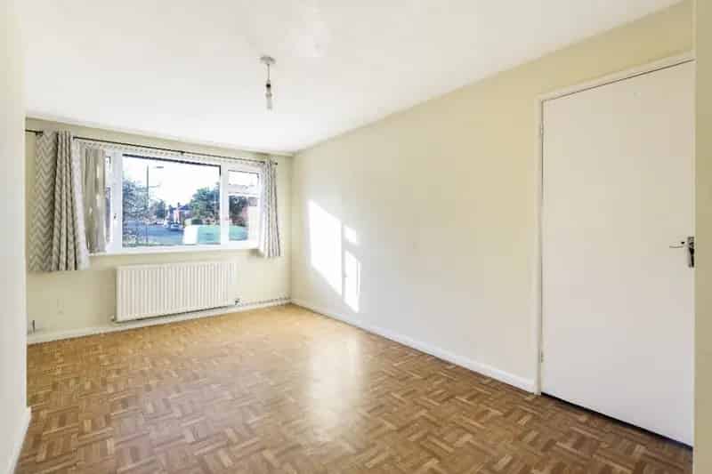 2 Bed Flat Leasehold 126 Years 6% Yield EPC D