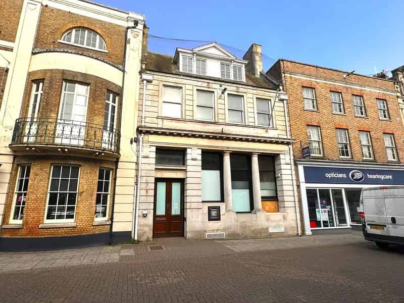 Dorchester Retail Premises: 3-Storey Commercial Space For Lease