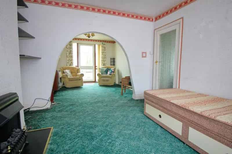 3 Bedroom Semi Detached House to Rent Large Plot Off Road Parking