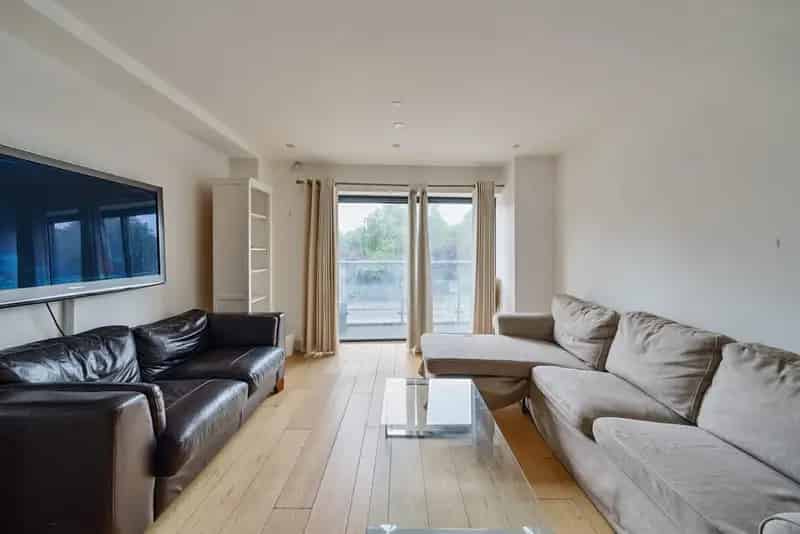 Modern 2-Bedroom Apartment near Kennington Park
