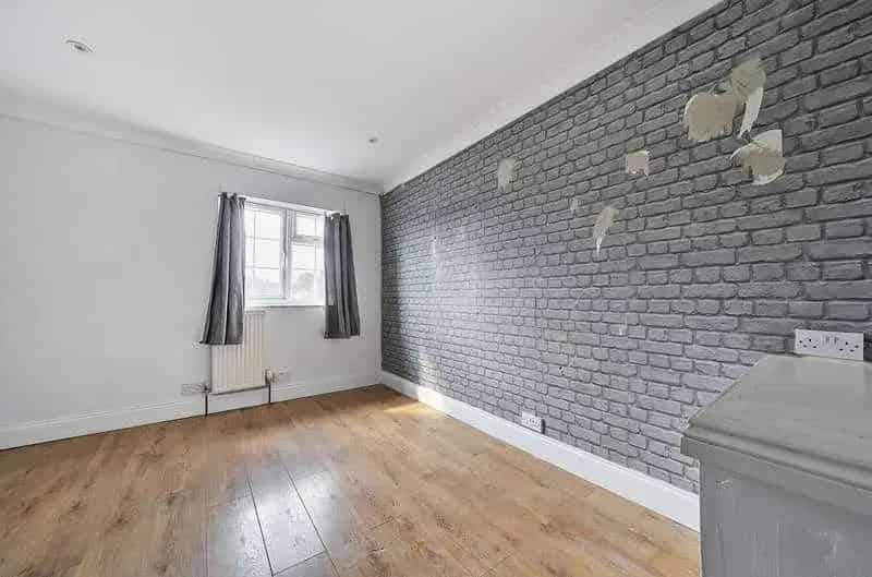 3 Bed Terraced House For Sale - Modernisation Needed