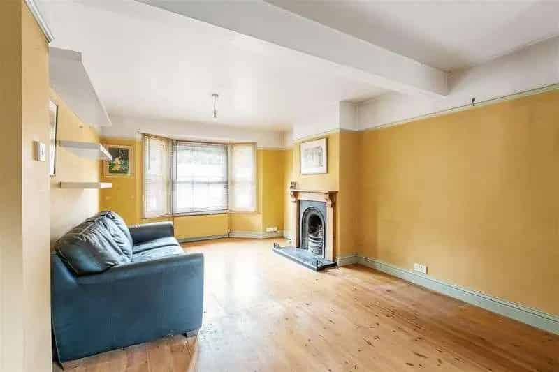 2 Bed House For Sale Oxted - Modernisation Project