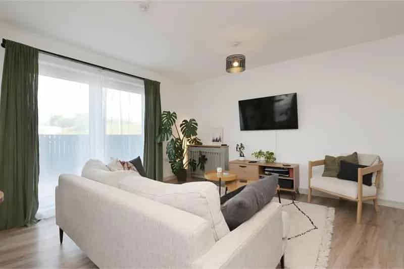 2 Bed Flat Ground Floor Leith Modern Open Plan En Suite Private Courtyard