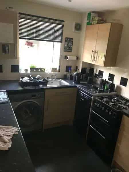 Wet Room Pet Friendly Home Near Transport and Amenities