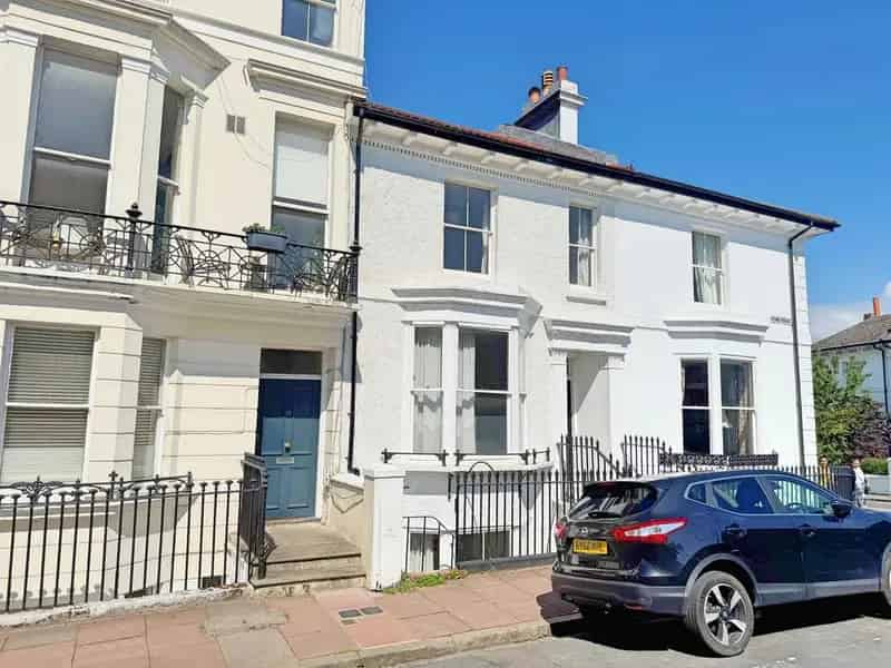 5 Bedroom Terraced House for Sale