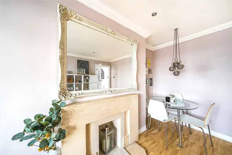 2 Bedroom Apartment for Sale in London