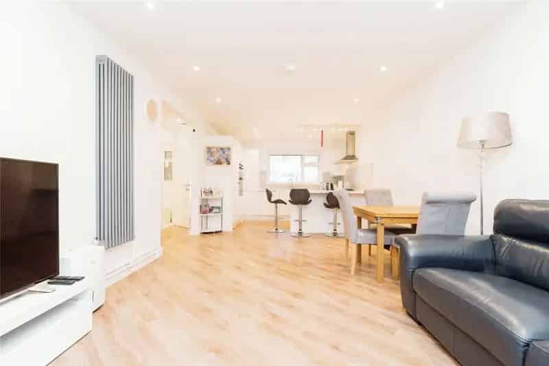 Three Bedroom House in Stratford Near Westfield