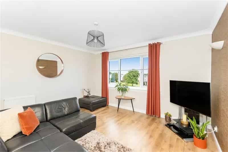 3 Bed Flat Forrester Park Corstorphine Modern Kitchen Ample Parking