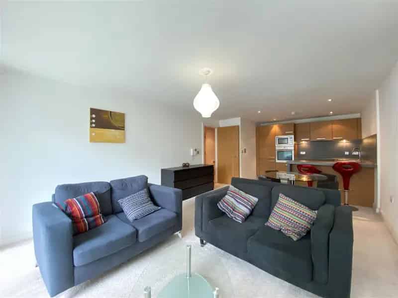 2 Bedroom Apartment Green Quarter Near Victoria Station