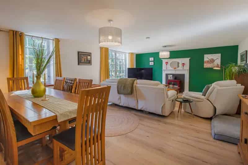 3 bedroom Flat
 For Sale