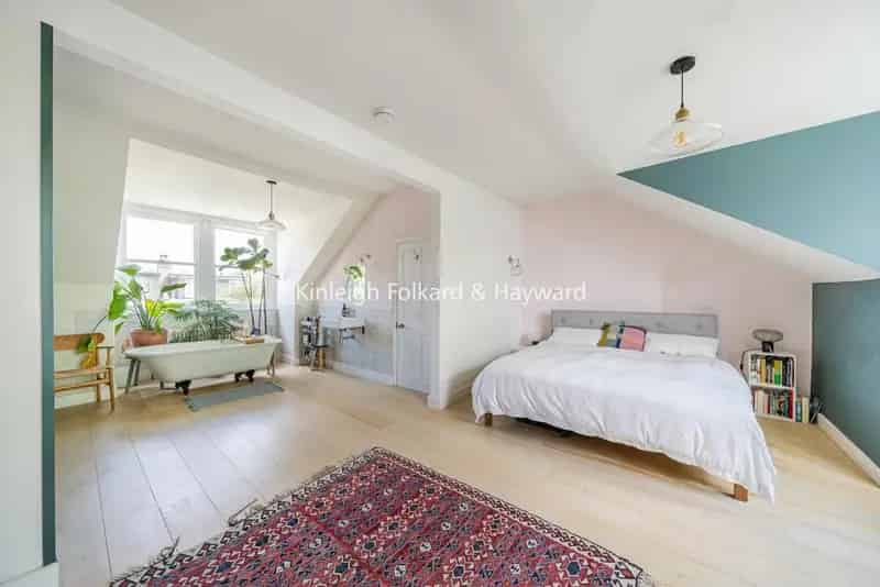 Four Bedroom Edwardian House Luxury Master Bedroom Contemporary Style