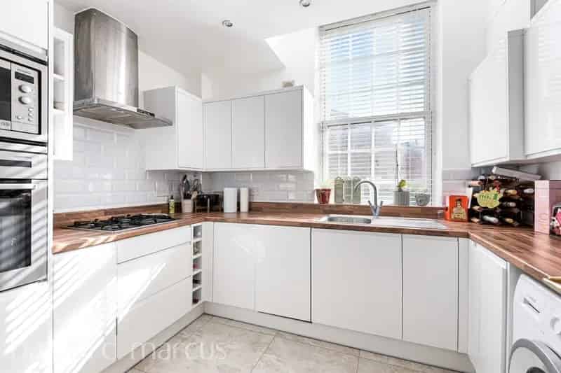 Clarendon Park Victorian Conversion Apartment Two Double Bedrooms Private Patio Parking