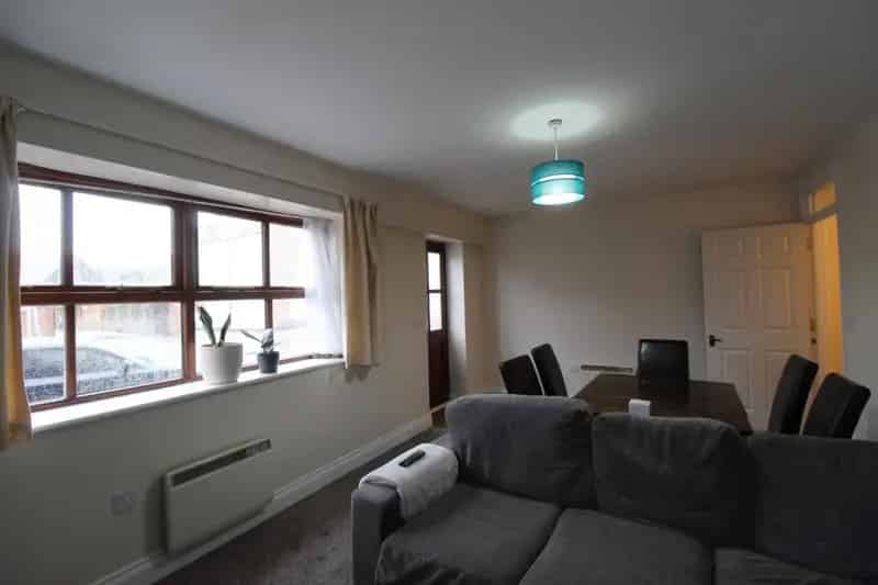 2 Bedroom Flat To Let Town Centre Parking Available June 2025
