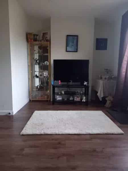 2 Bedroom Semi Detached House Near Beach Parking