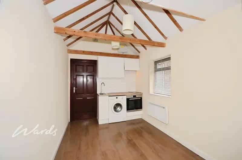 Modern Studio to Rent in Loose with Private Garden and Parking