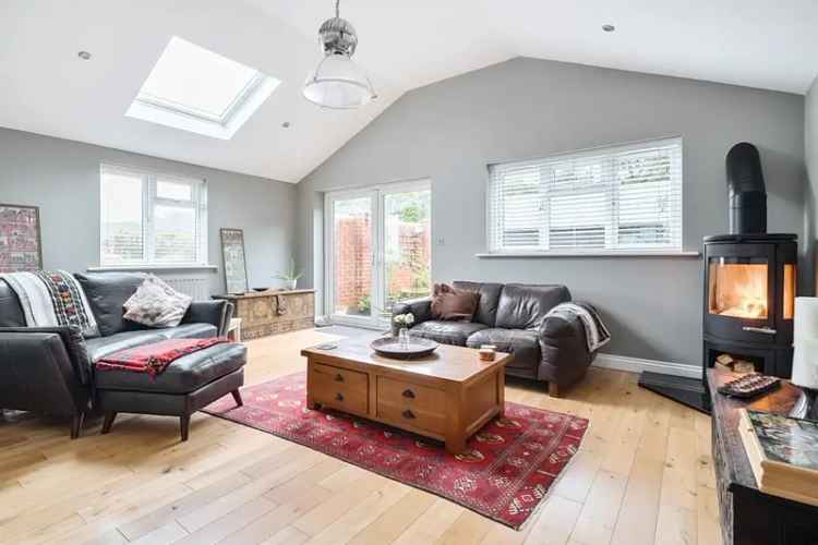 3 Bedroom End Terrace House to Rent Marlborough