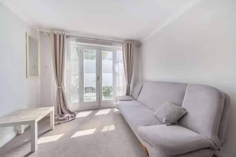 2 Bed Flat for Sale near Brixton