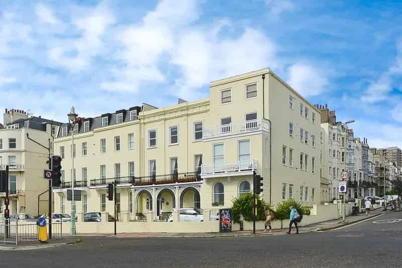 2 Bedroom Flat for Sale - Ground Floor, Parking, Period Features
