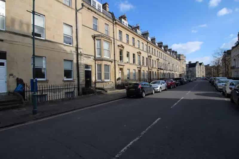 2 Bedroom Maisonette for Sale Near Pulteney Street