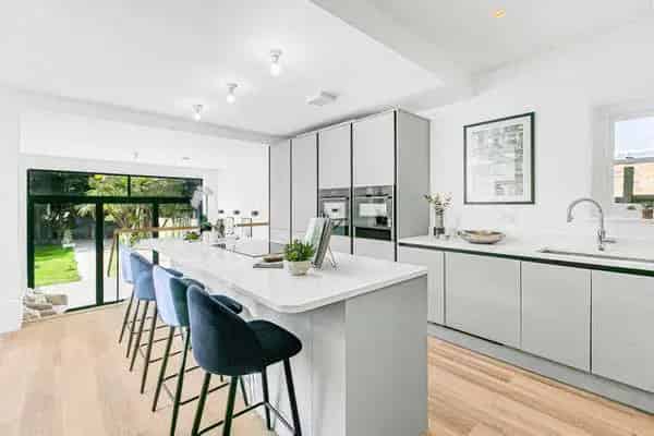 4 Bedroom Smart Home with Garden and Parking London SW2
