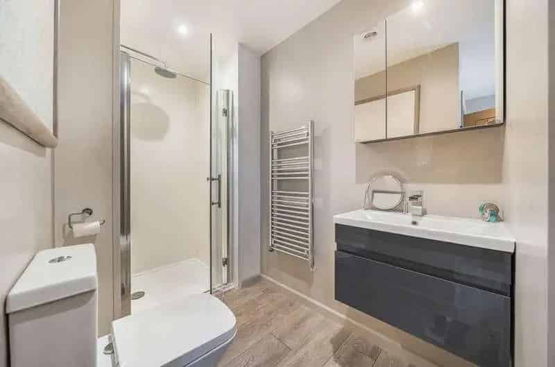 1 Bed House for Sale Near Hampton Court