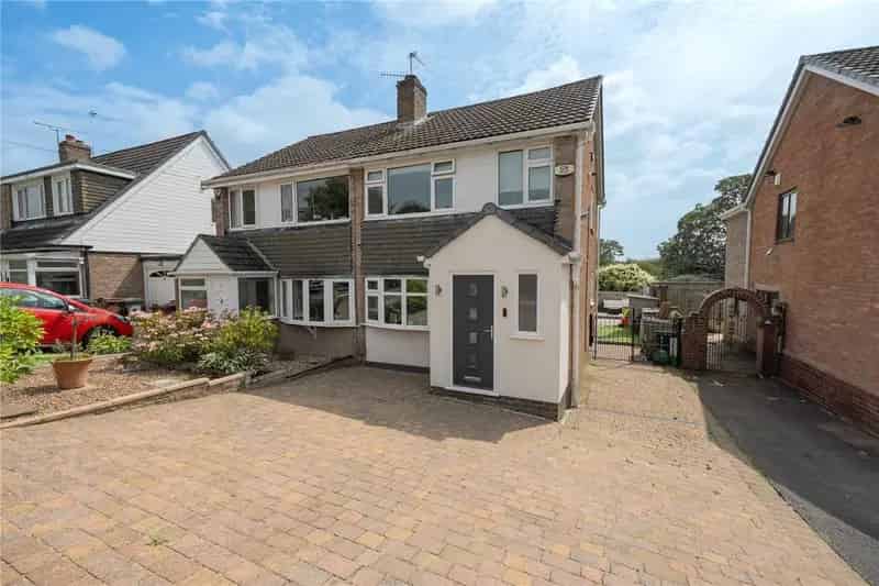 3 Bed Semi-Detached House in Yeadon with Stunning Views