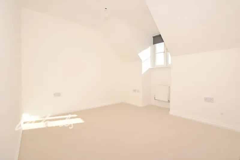 5 Bedroom Detached House to Rent