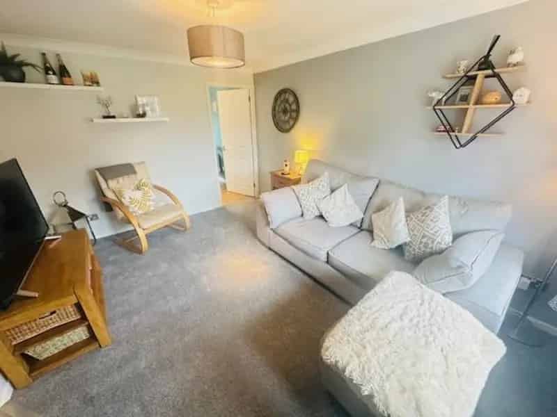 2 Bedroom House To Let Available 01072025