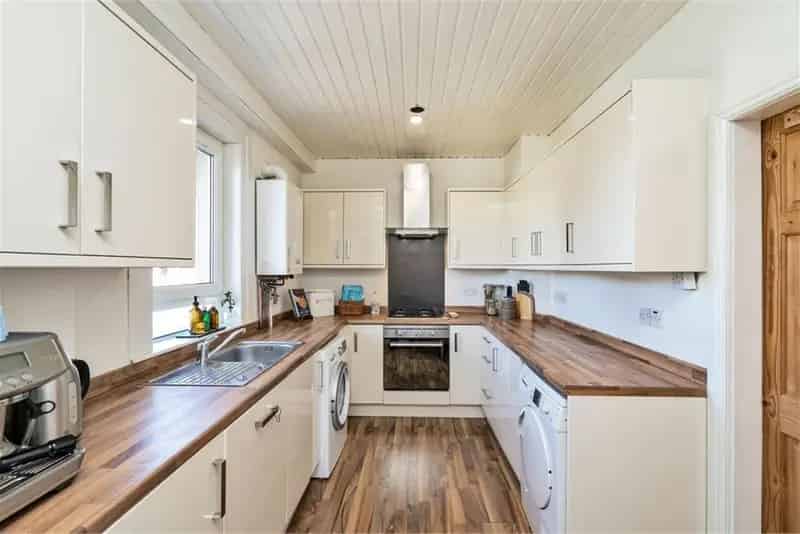 2 Bed Flat Upper Villa with Private Garden - Boswall